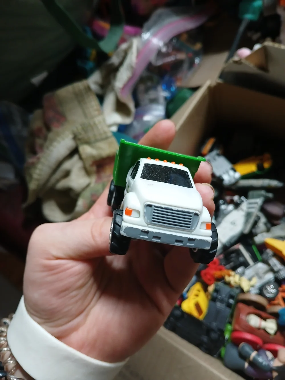 vintage ERTL John Deere toy dump truck